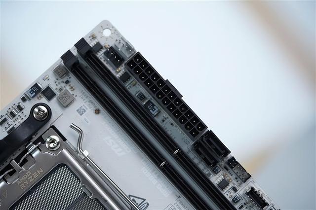 ITX小巧强悍！微星MPG B850I EDGE TI WIFI图赏