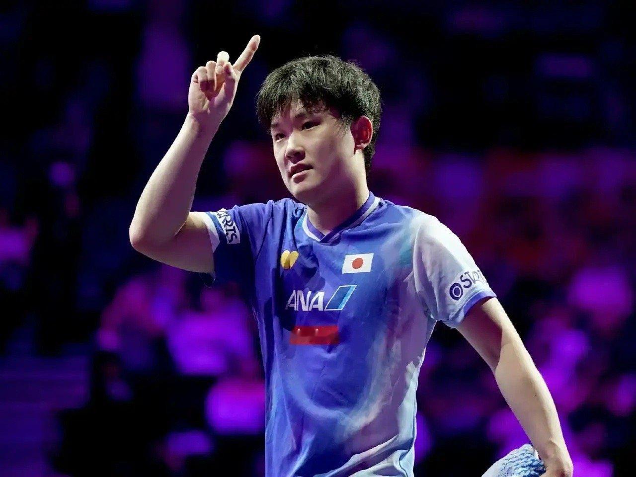 张本智和与国乒男队交手记录如下:1.张本智和VS张继科（2胜0负）2.张本智和V