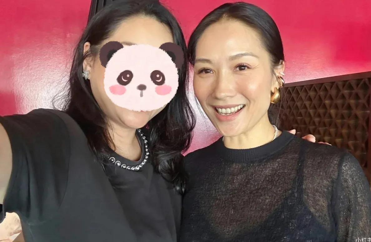 偶遇息影多年的TVB女星，年近五十仍貌美如花，大家还认得她吗？
近日，某网友在个