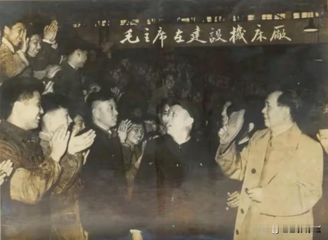 从人民群众中来，到人民群众中去。