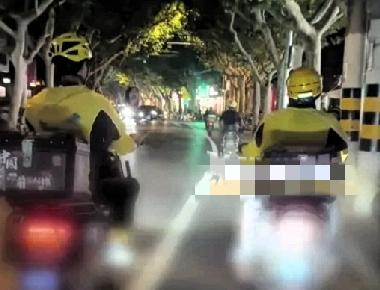 一拳32万！花钱点外卖没送上楼，就对小哥拳打脚踢？广东清远这事儿，真的太离谱！