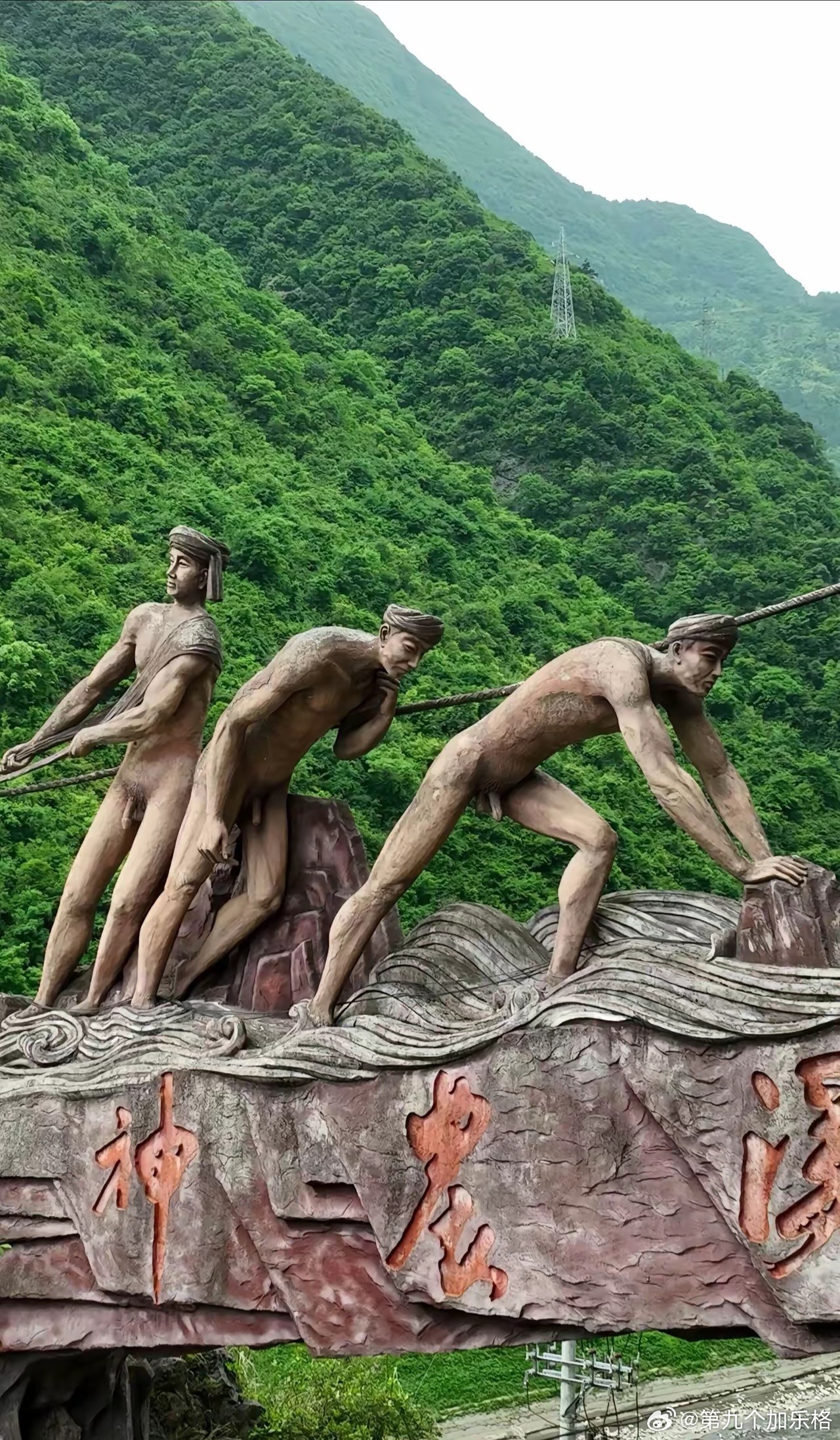 神农纤夫，是神农溪的灵魂。在交通不便的年代，他们靠人力拉纤，承担着山里山外的货物