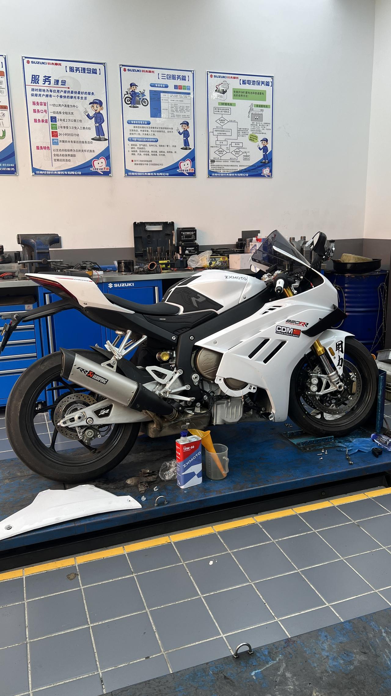 张雪机车 张雪820rr 机车爱好者 机车维护保养