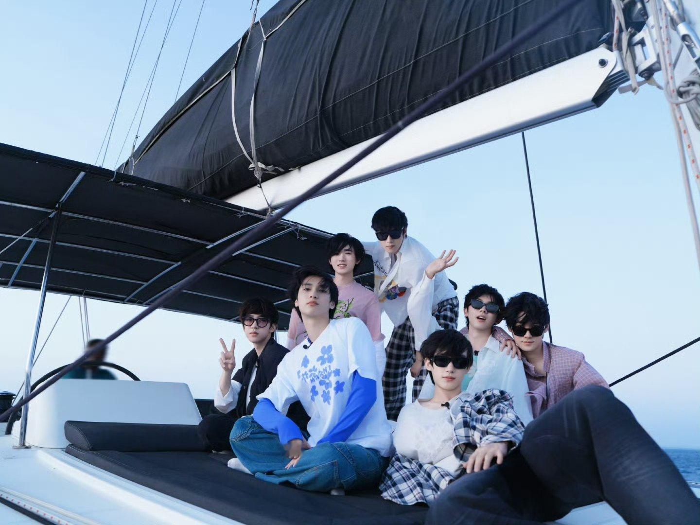 时代少年团新地标留念  时代少年团两个纪念日碰撞   时代少年团 