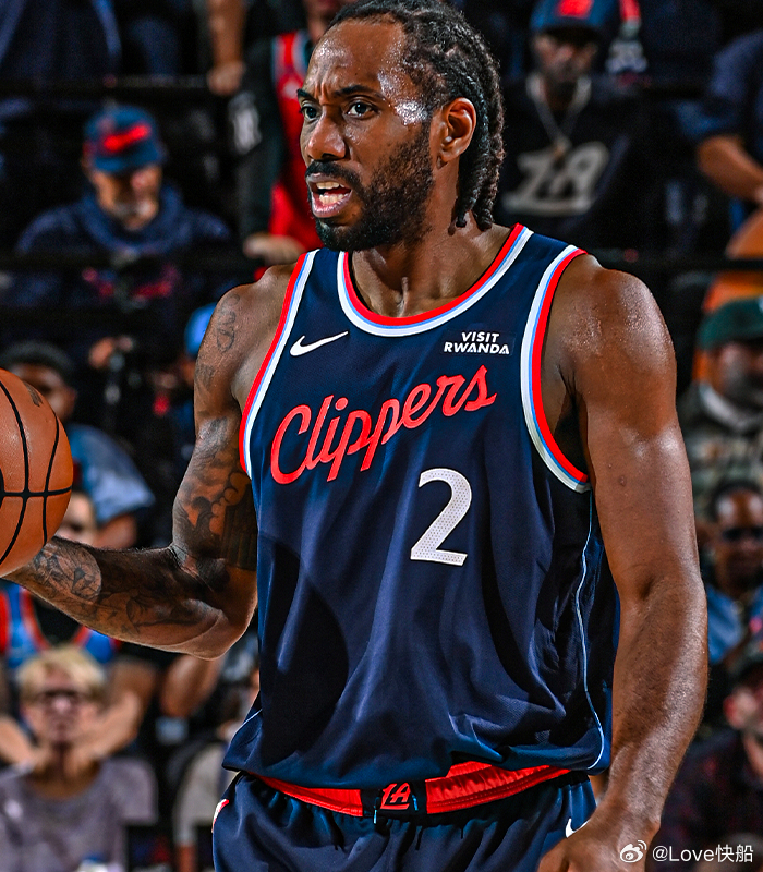 科怀·伦纳德是快船队史上首位在单赛季连续50场比赛得分达到20分以上的球员。他是