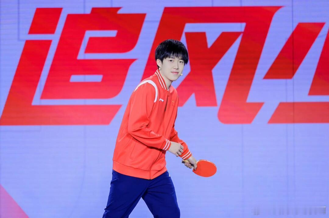 王楚钦 去年🆚今年肩上责任重了，追风少年的气质更稳了 