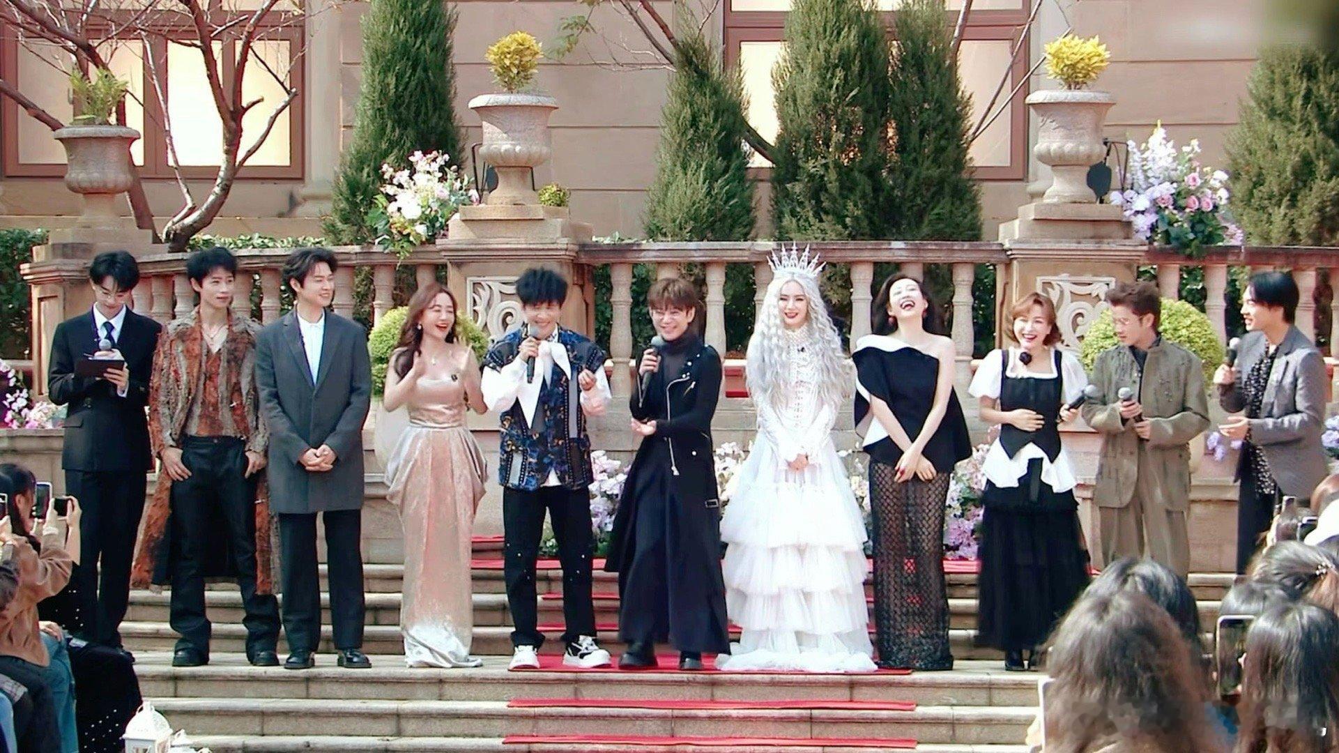 当我回村把大侦探当八卦讲大侦探 今年回村KPI：用大侦探案情征服七大姑八大姨。讲