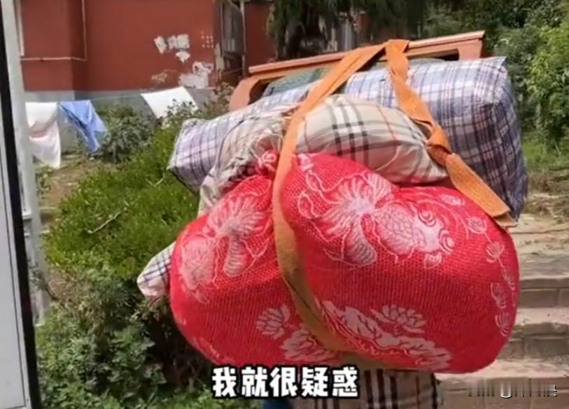 “看哭了！”一女子觉得搬家公司收费太高，就花了600元雇了3名农民工搬家，结果对
