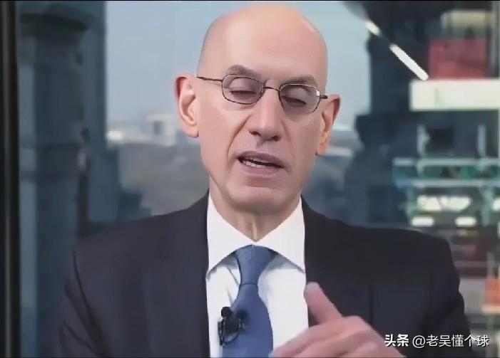 肖华：不要奢望裁判做到完美，他们已经很出色了。

关于季后赛吹罚问题的争论愈演愈