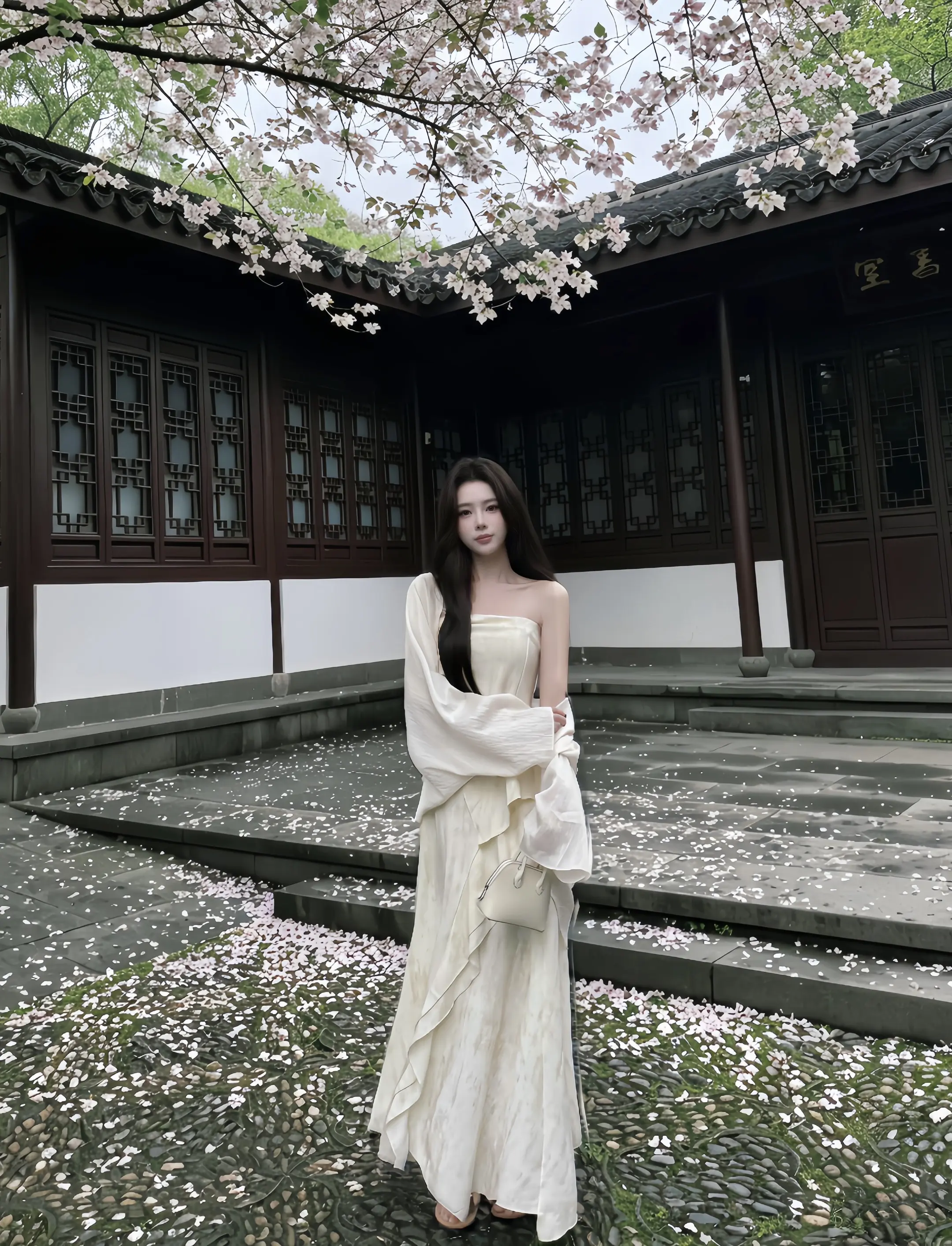 只是想到这冗长的一生 在无法与你相见 难免哽咽