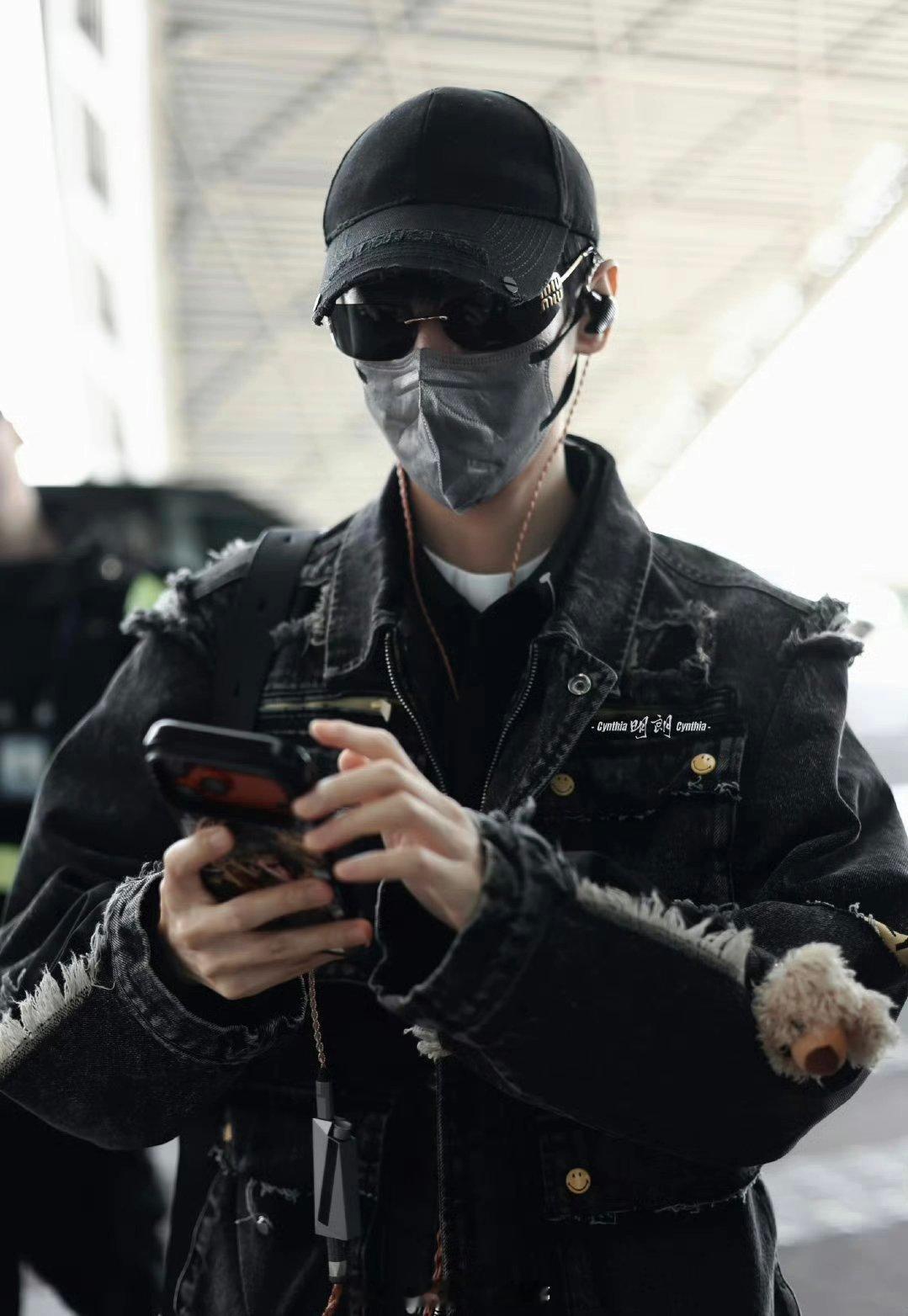 罗云熙成都出发，期待接下来的元宵喜乐会！ 