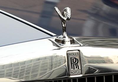 2025年的劳斯莱斯遭遇了啥？

曾经一车难求的劳斯莱斯，如今在中国市场彻底“遇