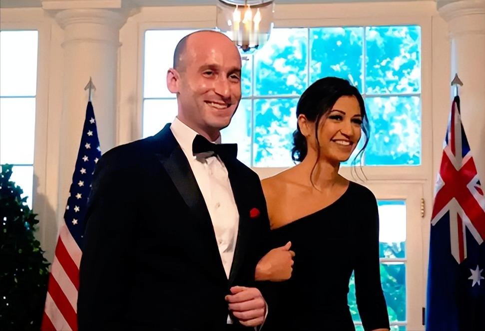 出大事了！最近白宫副幕僚长斯蒂芬・米勒居然公开质问“丹麦凭什么管格陵兰岛”，还直