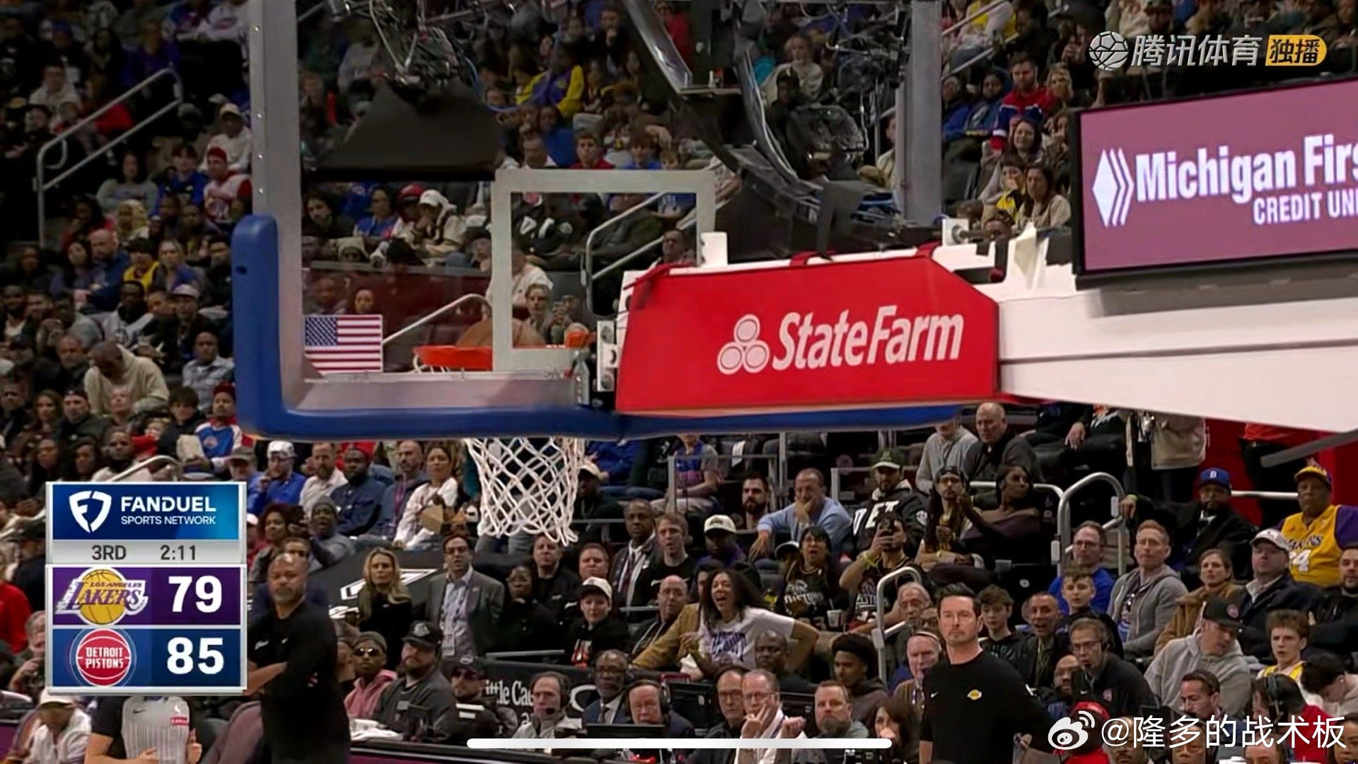 慢慢追上来了，进入暂停！湖人vs活塞