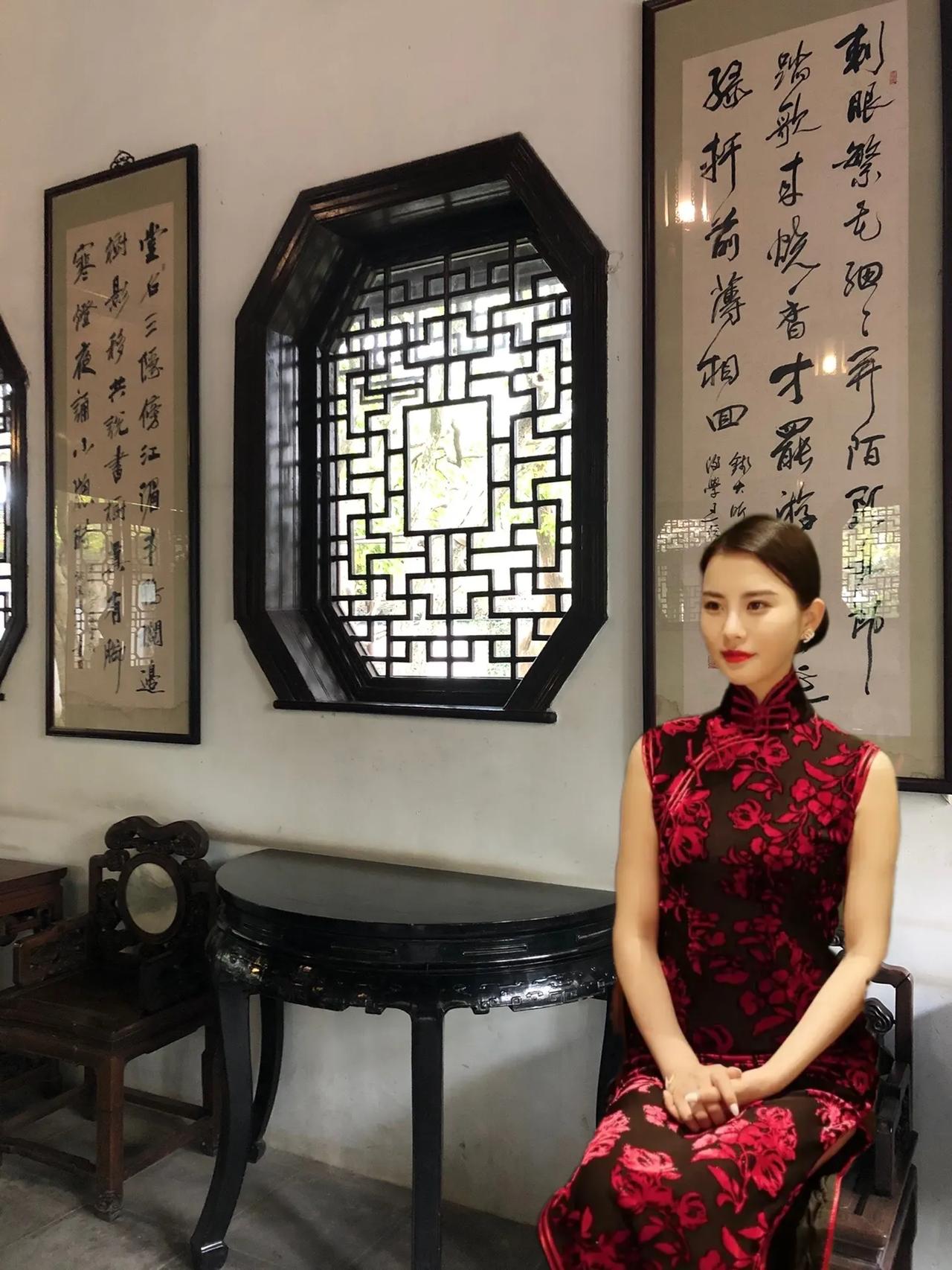 翩若惊鸿，婉若游龙。
一顾倾人城，再顾倾人国。





