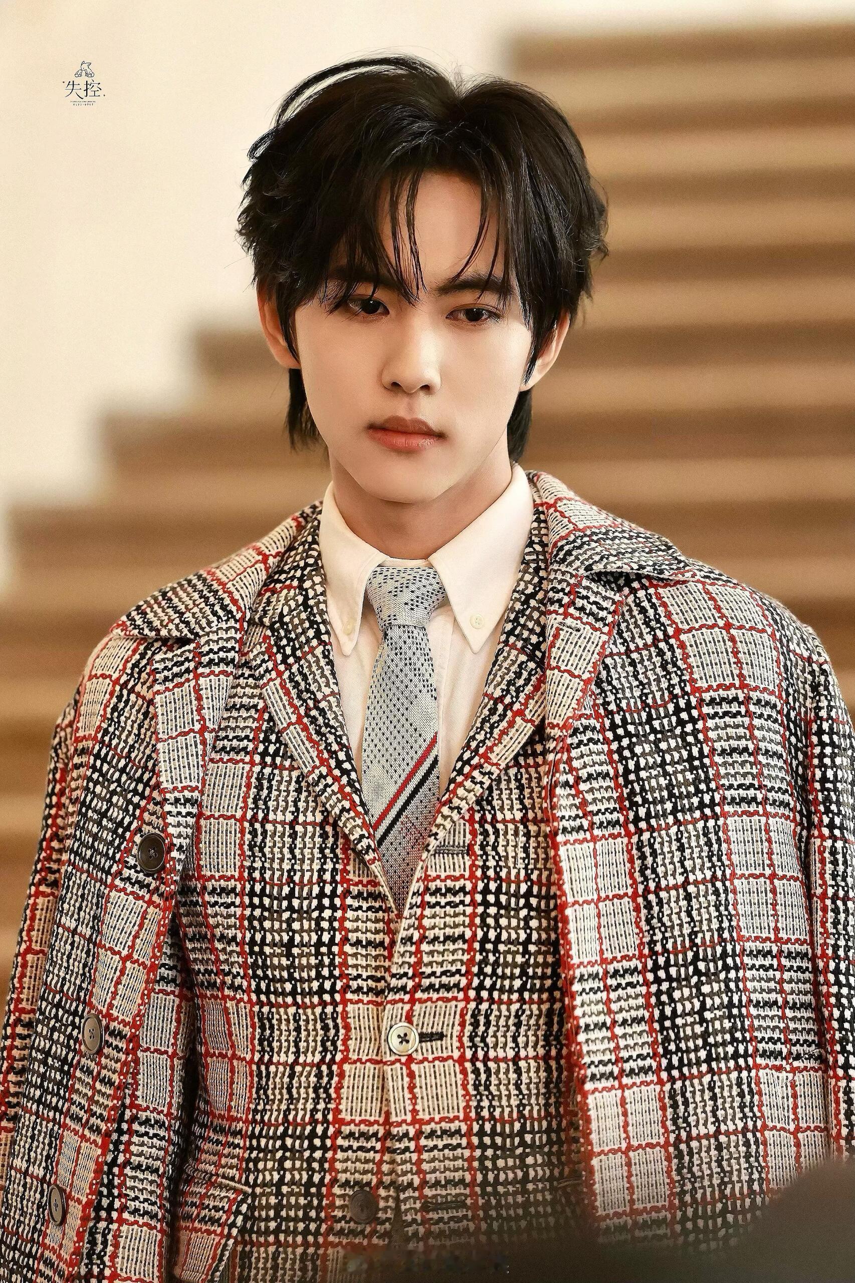 刘轩丞穿超季系列看秀 这次真的真的全肯定，杂志肯定，品牌肯定，刘轩丞穿超季服装肯