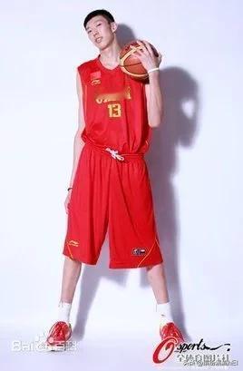 中国男篮现役最具硬解能力是谁？答案很明显
 
看完男篮多场热身赛，真心感慨：如今