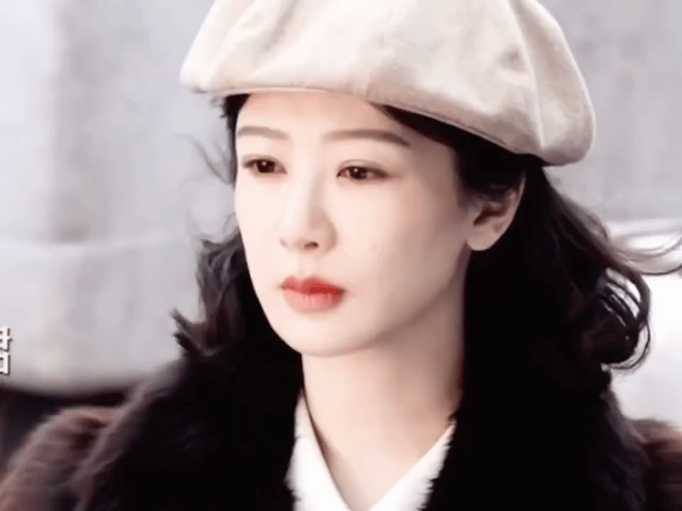 杨紫新剧演四个孩子的妈 33岁敢接这种跨度从少女到老年的角色，已经是勇气。更难得