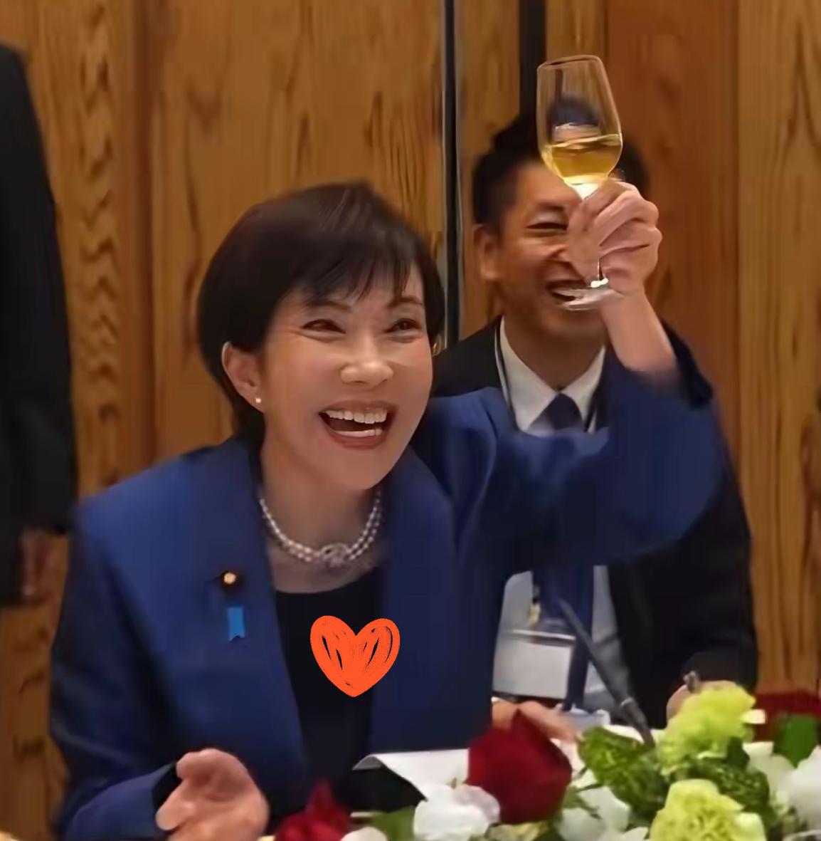 中午和一群战友聚会，席间有好几位战友在淡论时下的中日关系时，都说日本提前大选了，