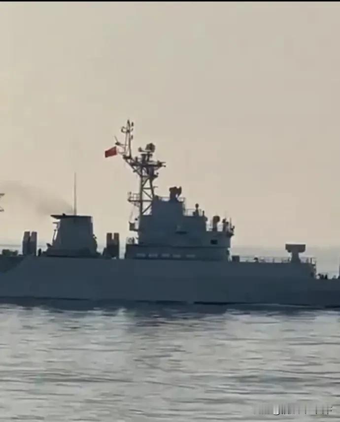 突发，中国海军053H3型战舰抵达马来西亚近海巡逻，警告马国不得继续盗采南海资源