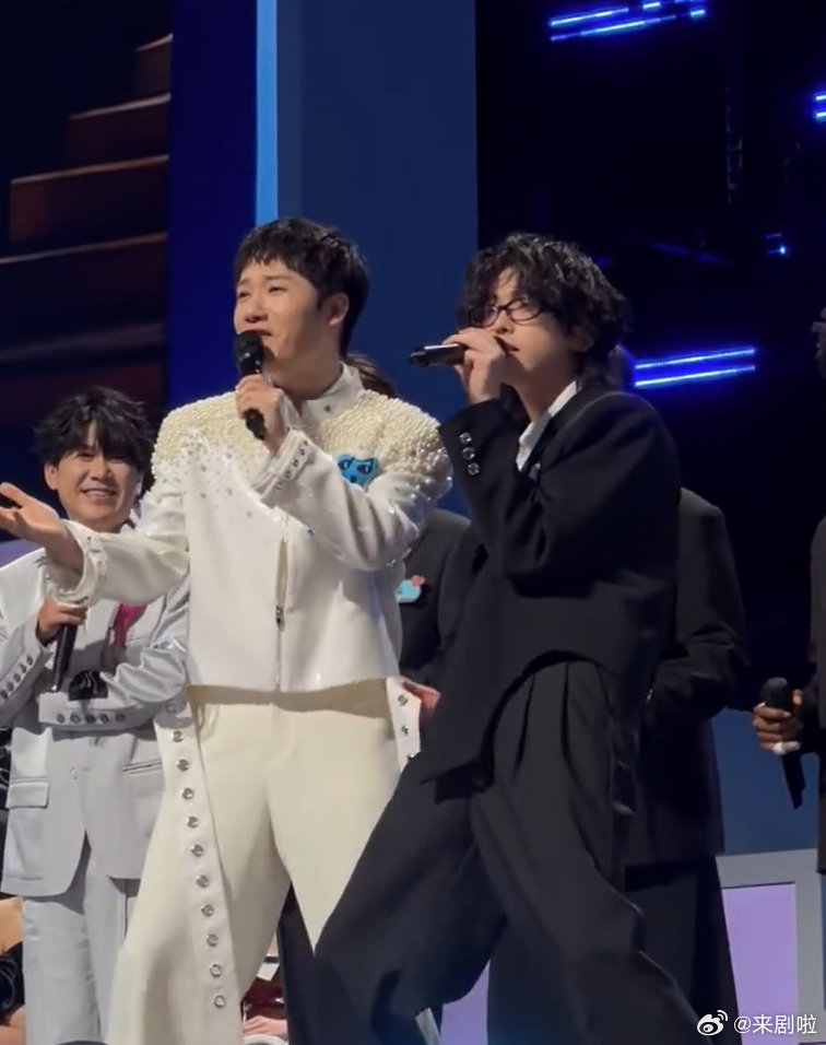 蒋敦豪蒋敦豪杨润泽飚高音飚到笑场《再次爱上你》唱成《再次笑死你》，蒋敦豪杨润泽这