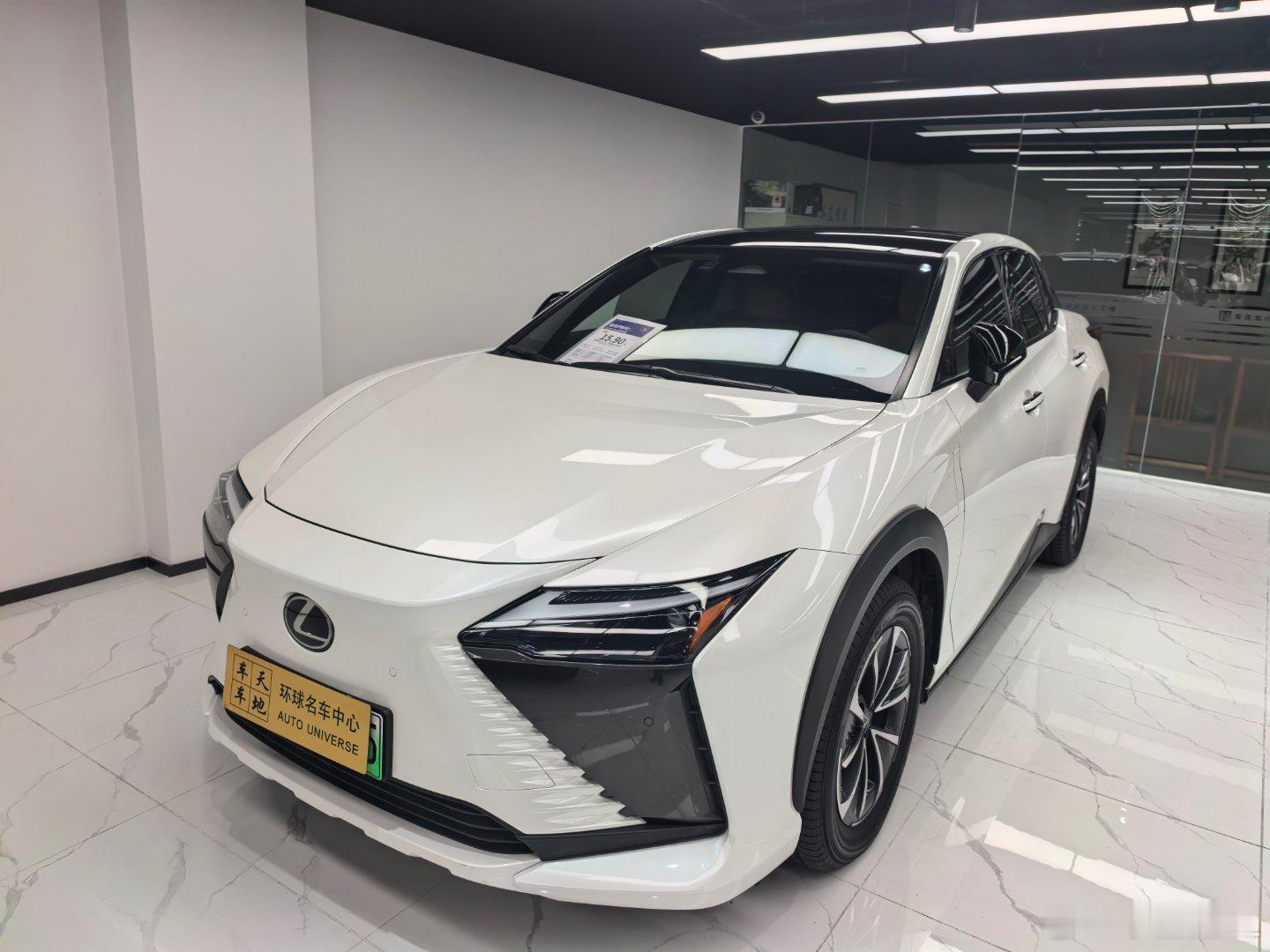 雷克萨斯RZ这台车以前没留意。最近越看越喜欢。三年前的技术。两驱版本的电耗11.