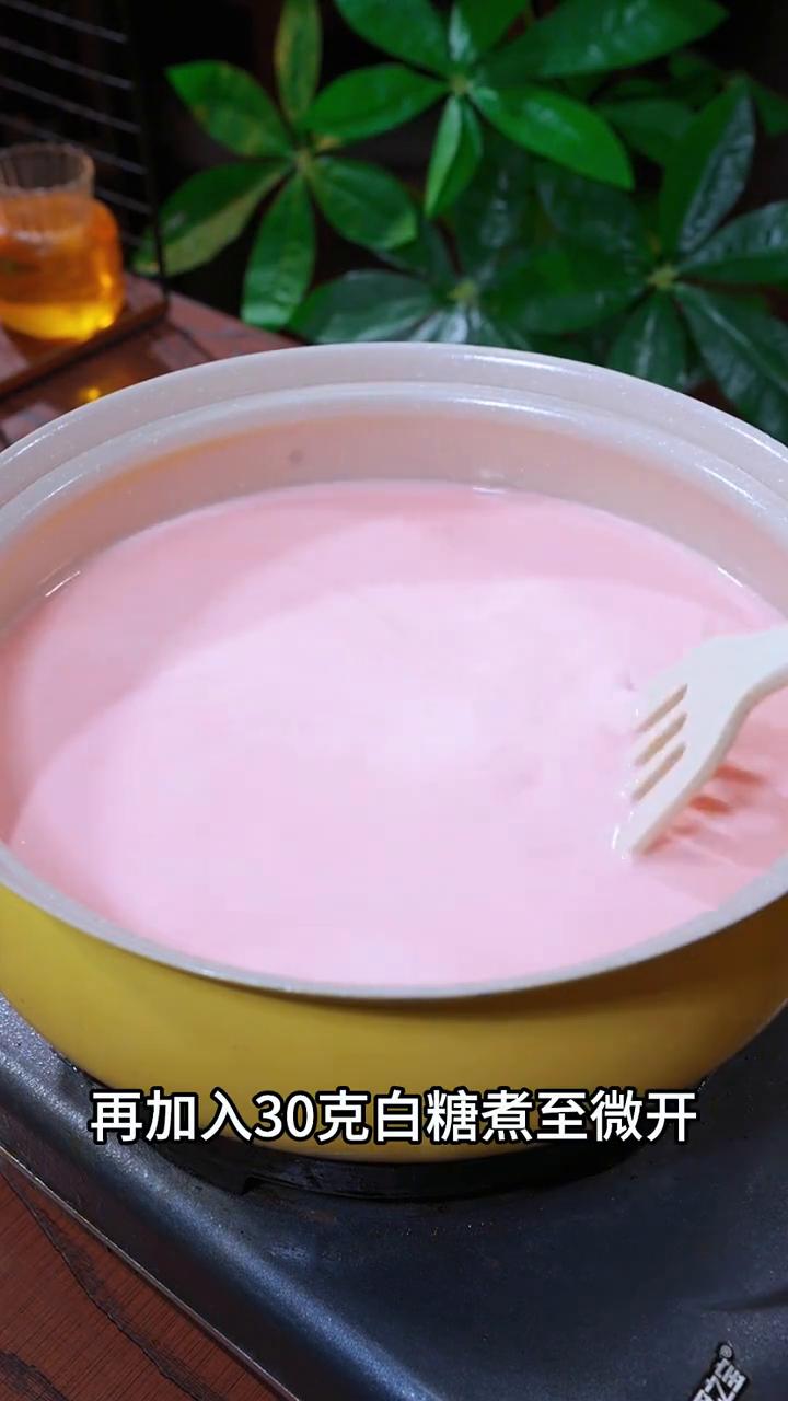 西红柿果冻。
我老婆就是靠几颗西红柿一年赚了80多万，在深圳买了两套房。今天我就