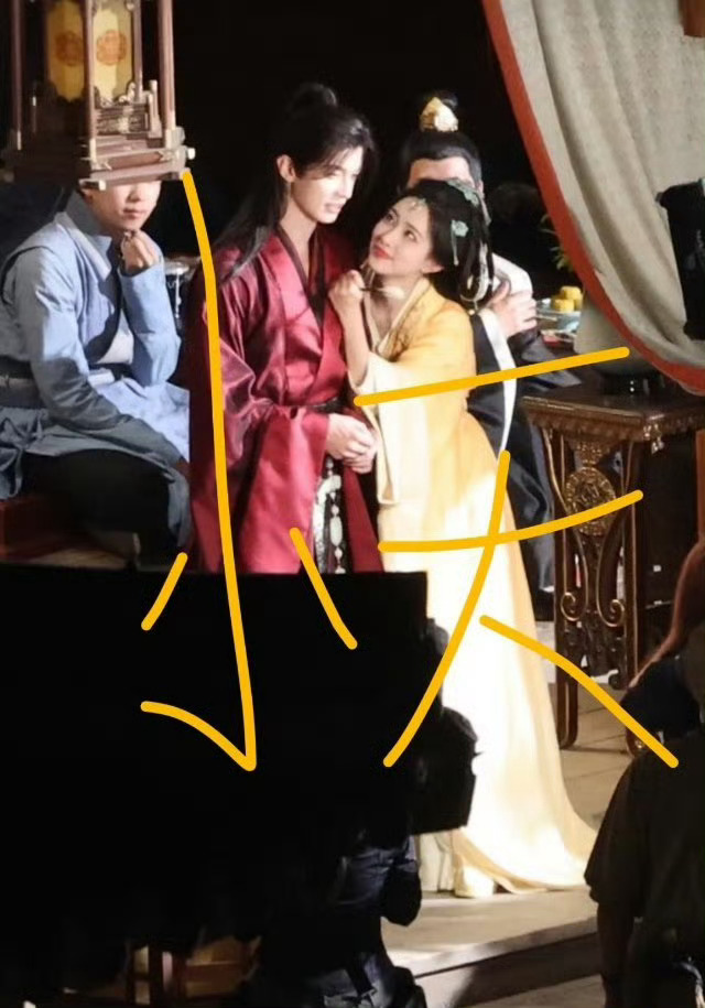 何与把孟子义搂在怀里路透老天！！孟姐怎么可以这么娇 让我来我也很愿意 ​​​