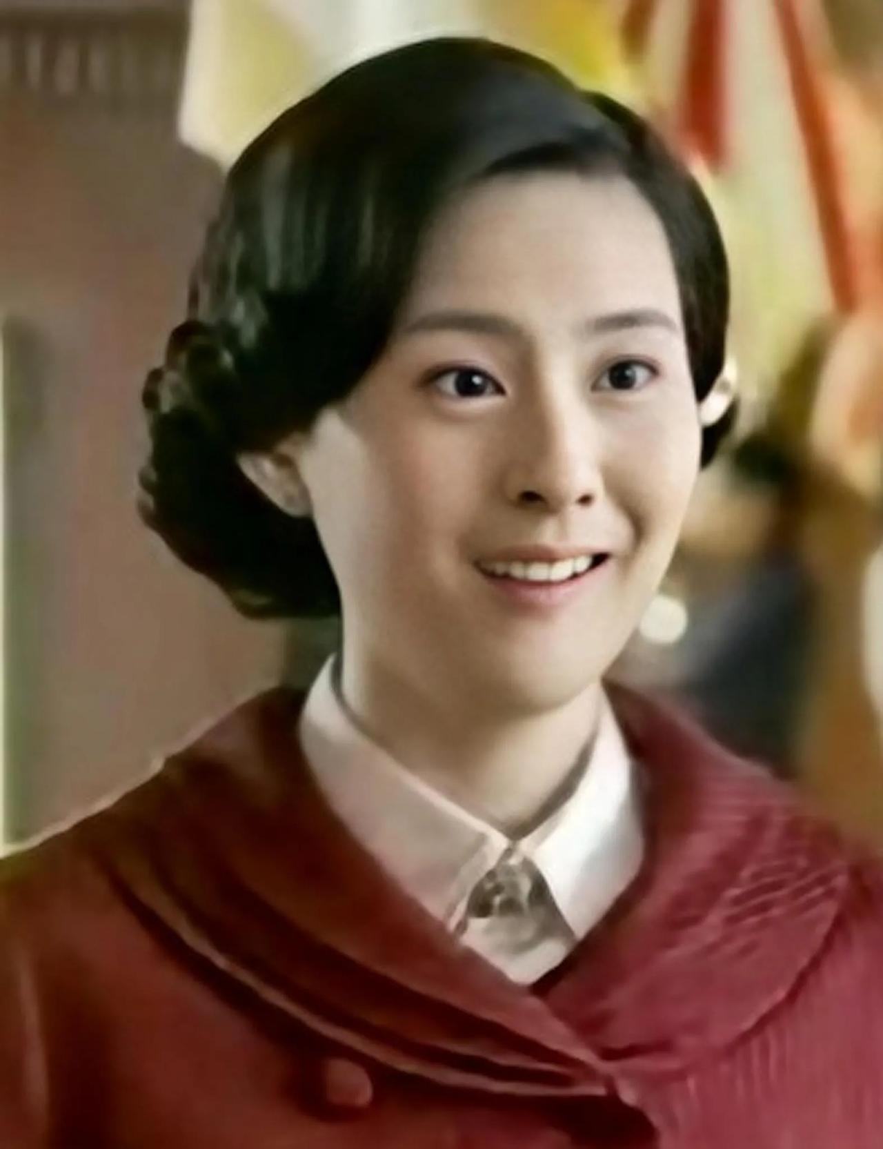  日本特务桃子小姐的扮演者郭彤彤，1988年4月19日出生于辽宁省大连市，中国内