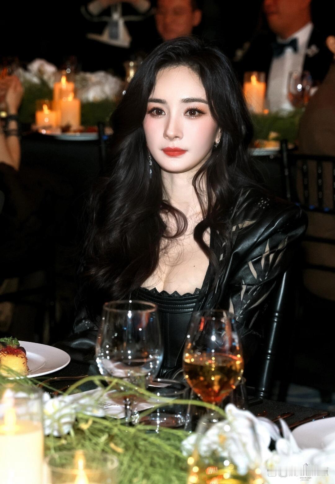 杨幂的美，美在风情万种，美在皮相骨相 