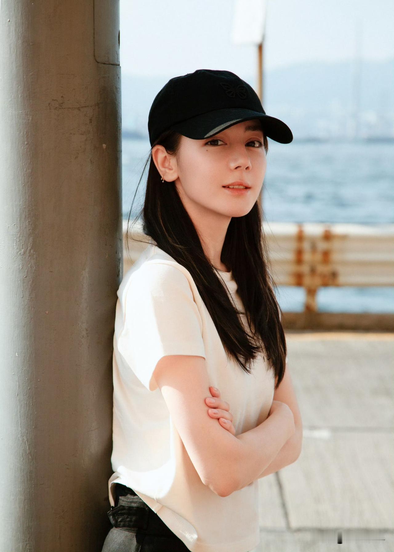 迪丽热巴未化妆状态


迪丽热巴没化妆，但是开了美颜，本人素颜应该也不差[捂脸]