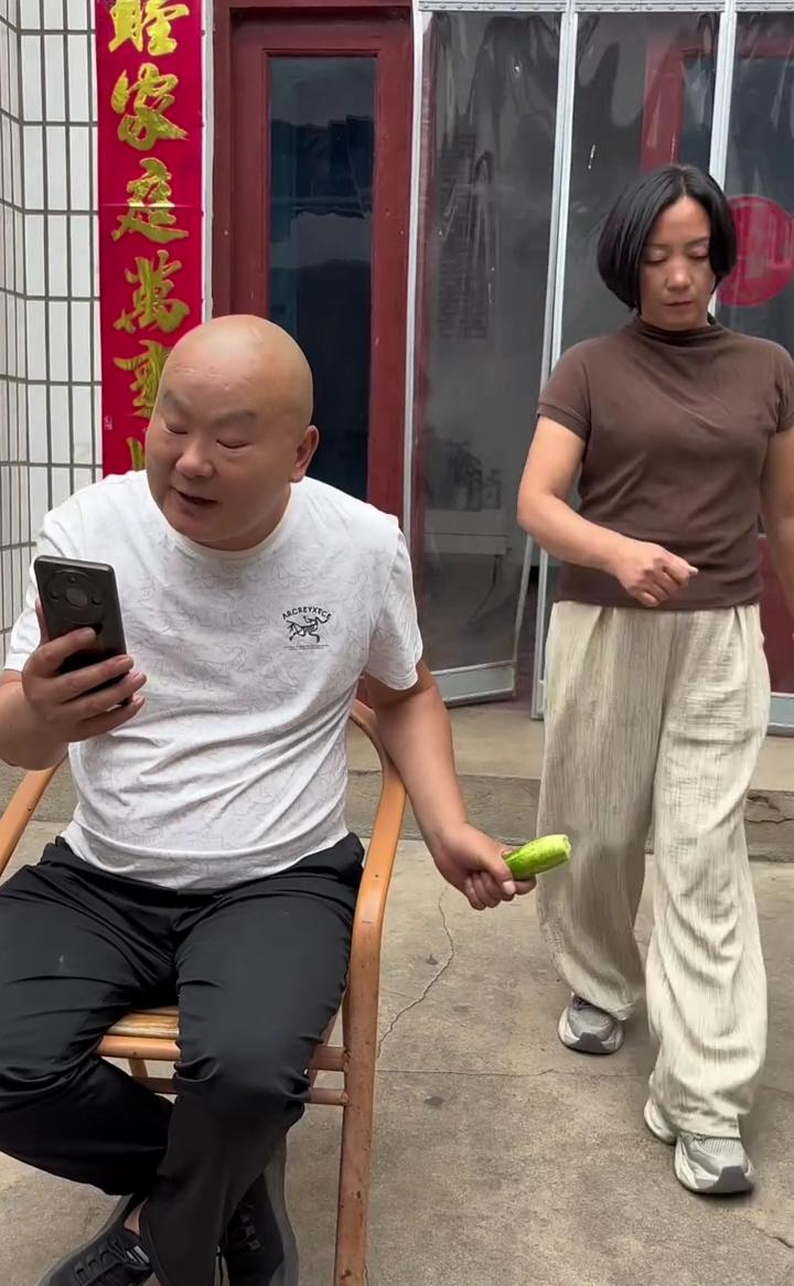 你别笑。