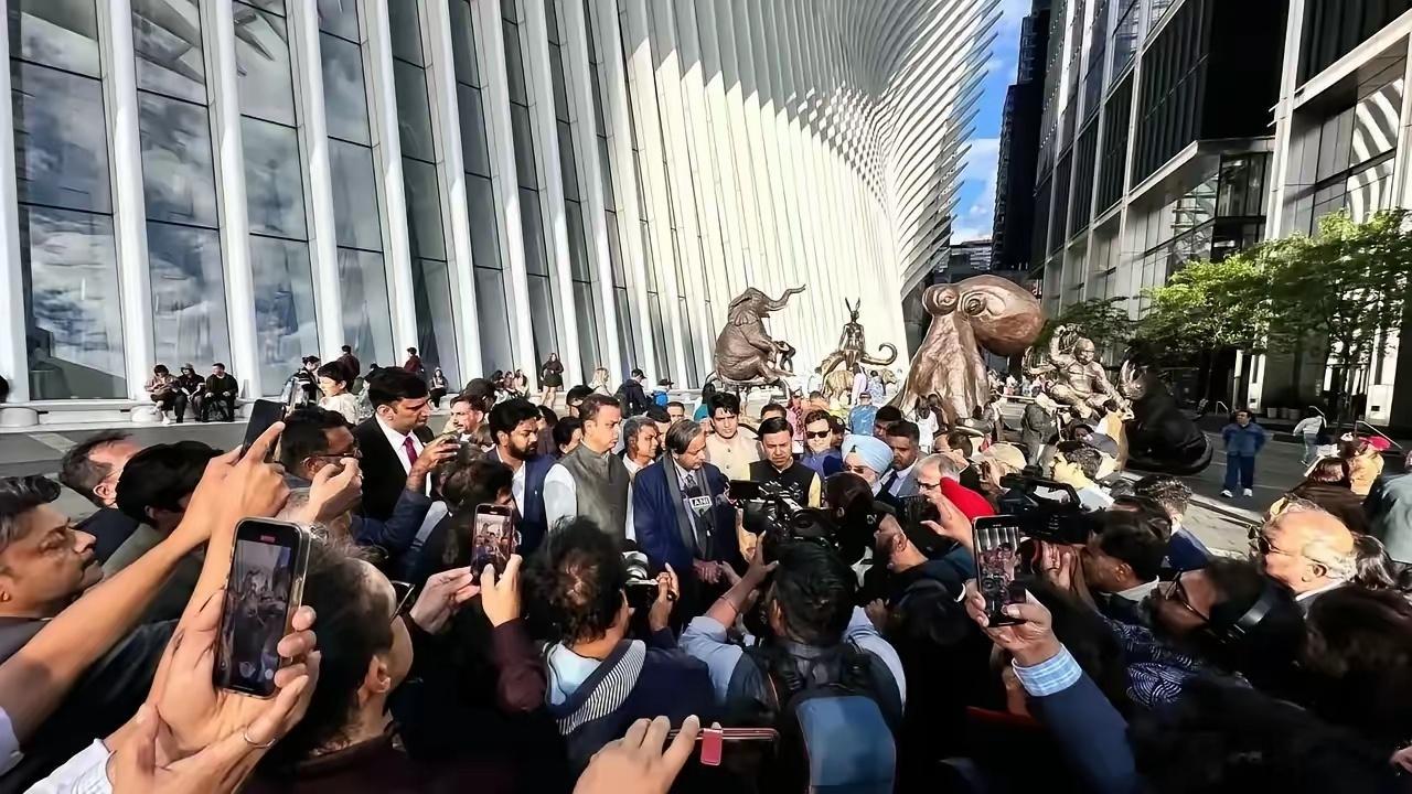 印度派往美国的朱砂行动国际宣讲团跑到9.11纪念馆去，向遇难者献花。“丧事喜办”