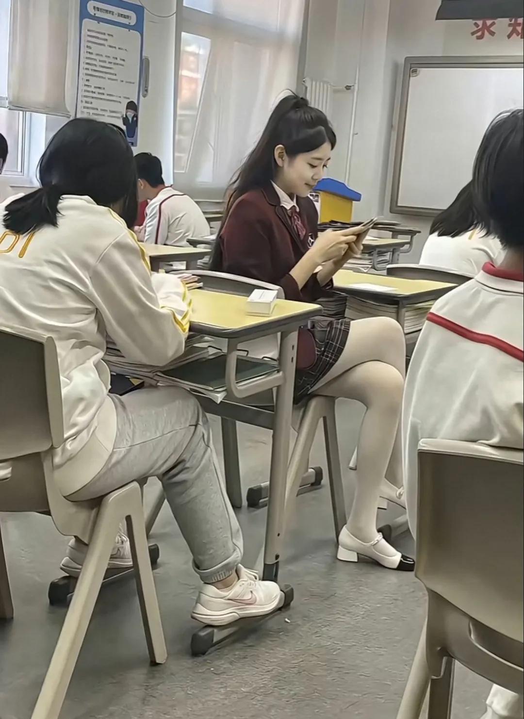 现在的学生都这么成熟吗 高清美女