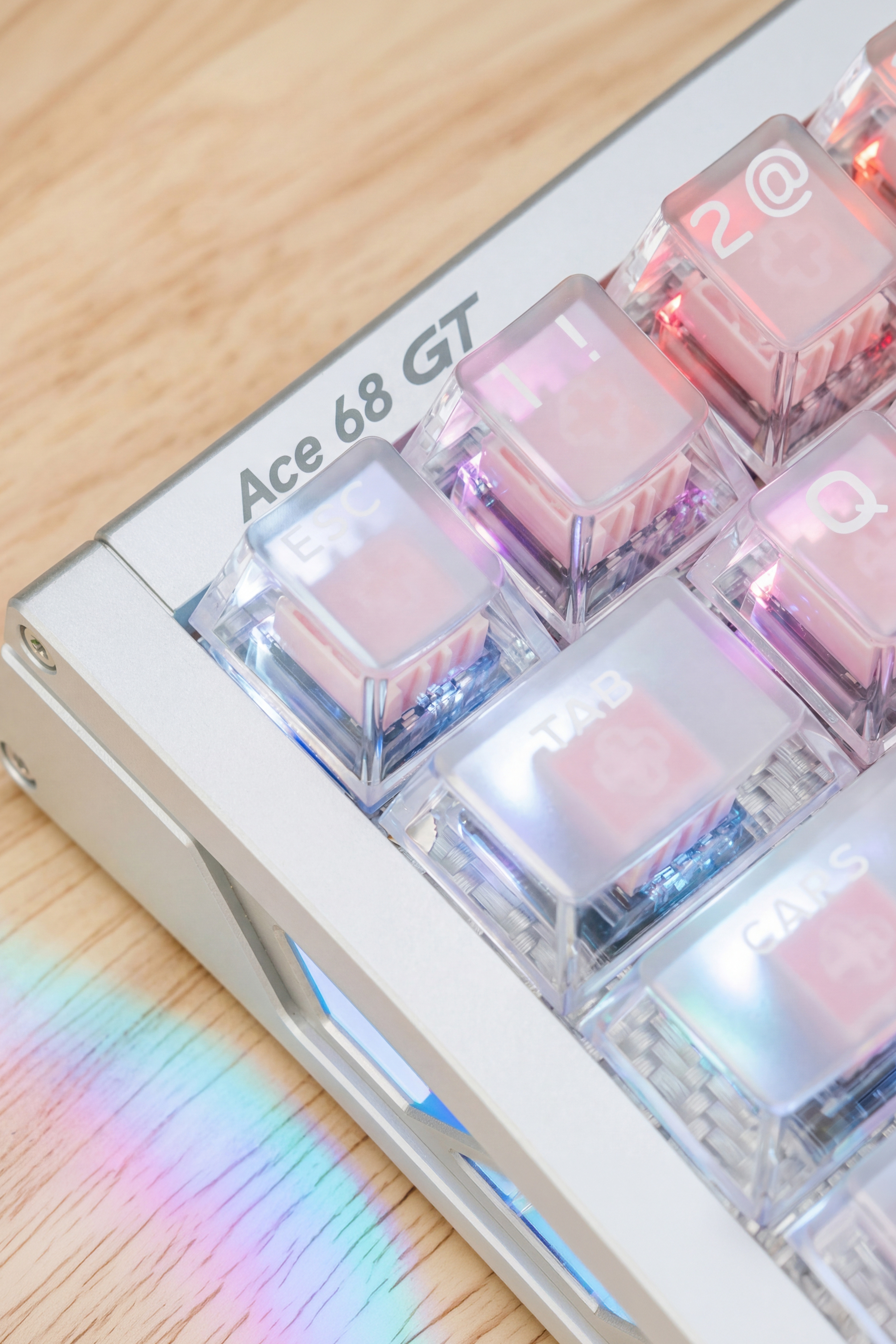 入了个迈从新品Ace 68 GT 电竞磁轴键盘，铝坨坨+机甲风的设计，而且分量也