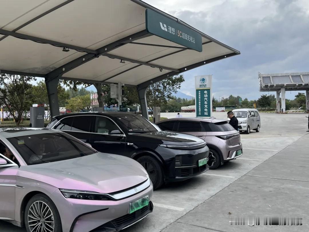 插混和增程，未来如果只能留下一个，谁活下来几率高？
插混赌的是你们愿意加油，愿意