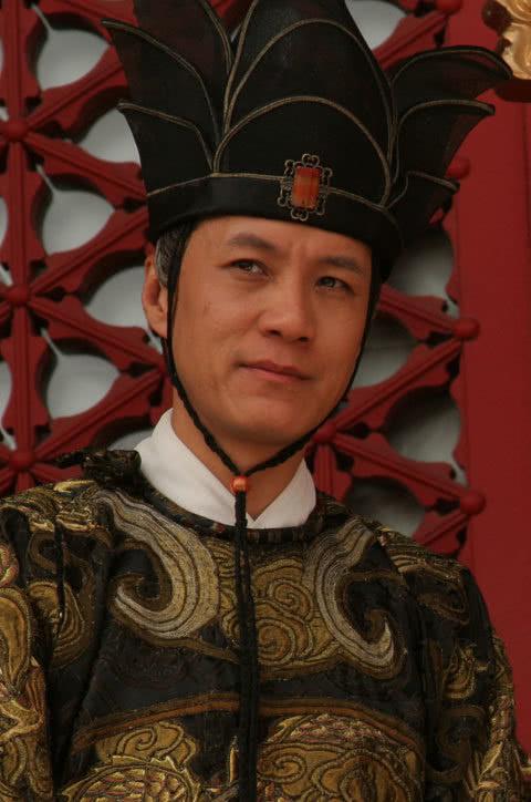 💥《“我扫了三十年厕所，连宫女都嫌我脏！”——却被皇帝追封为‘天下第一太监’，