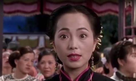 1996年，苑琼丹三次恳求林正英结婚，但林正英坚决不娶她。结果林正英去世后，给她