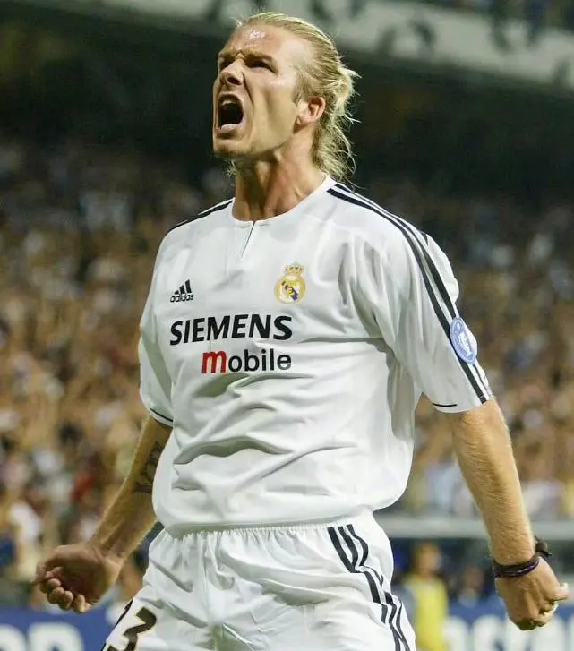 大卫·贝克汉姆，这位足坛传奇的职业生涯满是难忘瞬间，让我们一同回顾。 ...