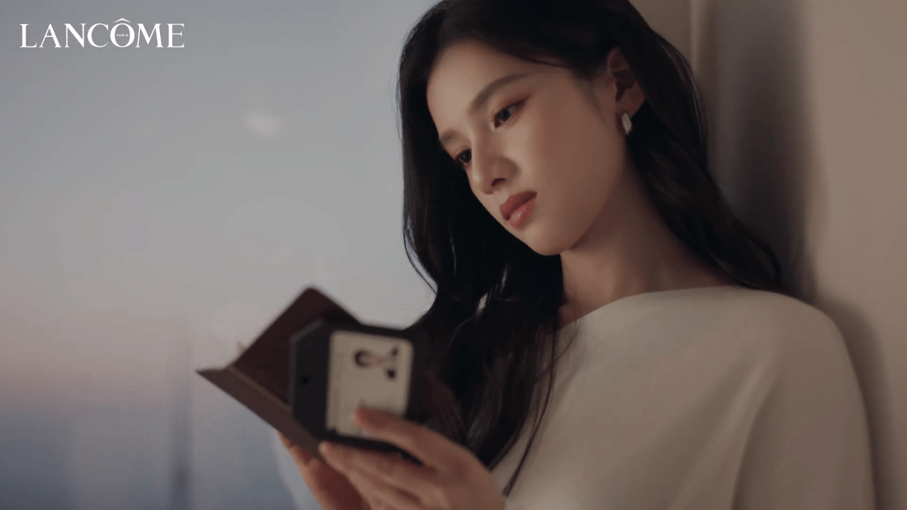 说真的，兰蔻这个短片拍的可太有氛围感了把张凌赫和张婧仪两个人都拍得贵贵的，比一些