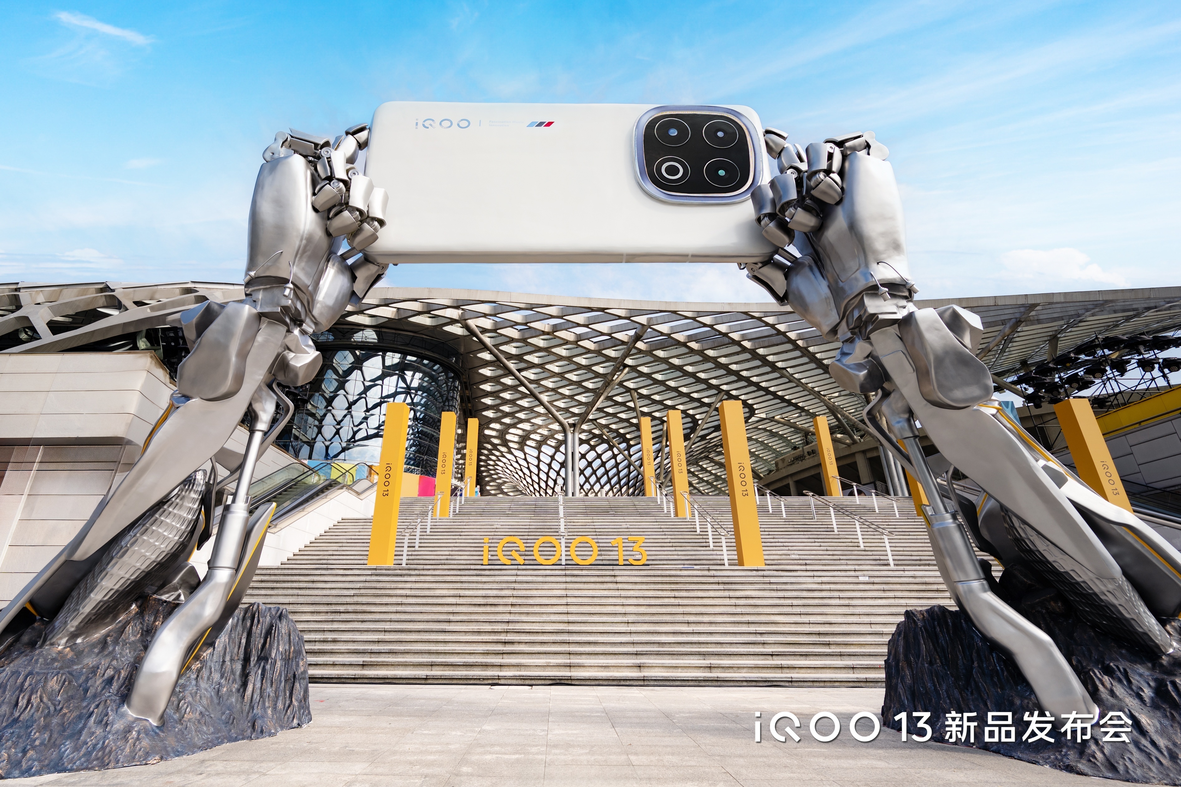 iQOO13成为KPL官方比赛用机。iQOO系列一直注重于游戏体验，历代机型不仅