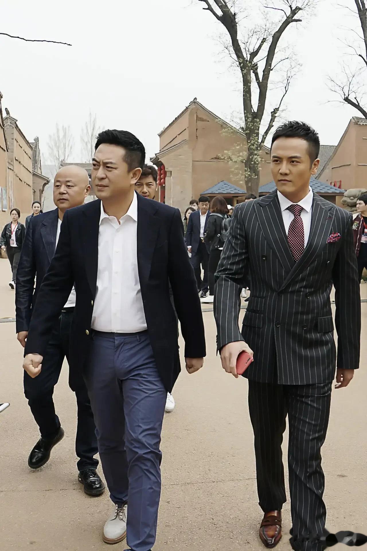 张嘉译的表弟姬他，被表哥用11部戏捧红。


张嘉译大家都很了解，他这么多年来一