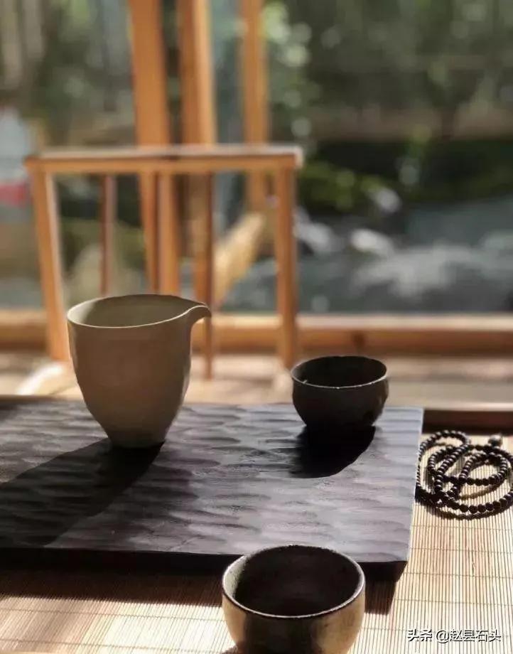一段令人心酸的话：“等父母走了，把工作辞了，把亲断了，把婚离了，远离熟人。到一个
