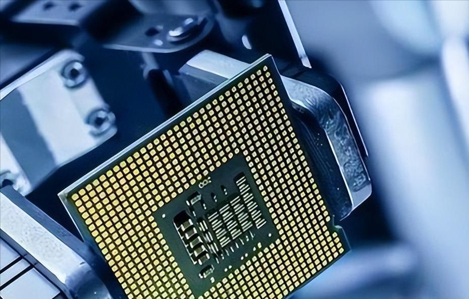 特朗普明明急着来中国访问，距离预计的5月中旬访华只剩不到一个月，却又怕自己吃大亏