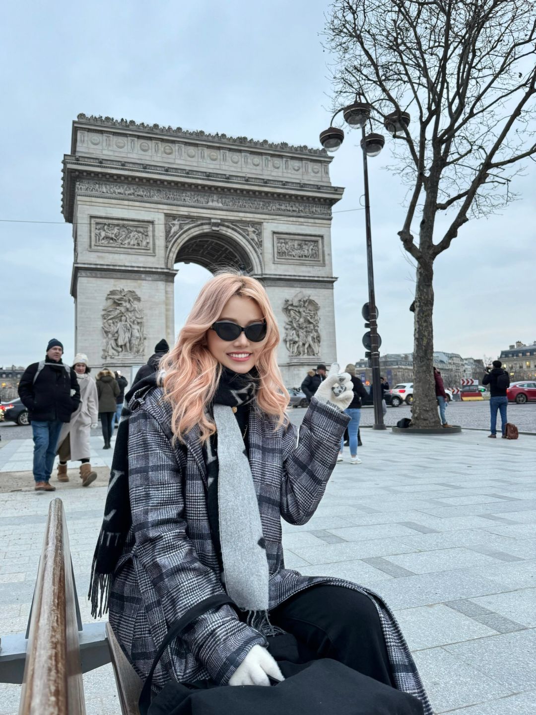 凯旋门游客照get🇫🇷在巴黎被冻成孙子🥶