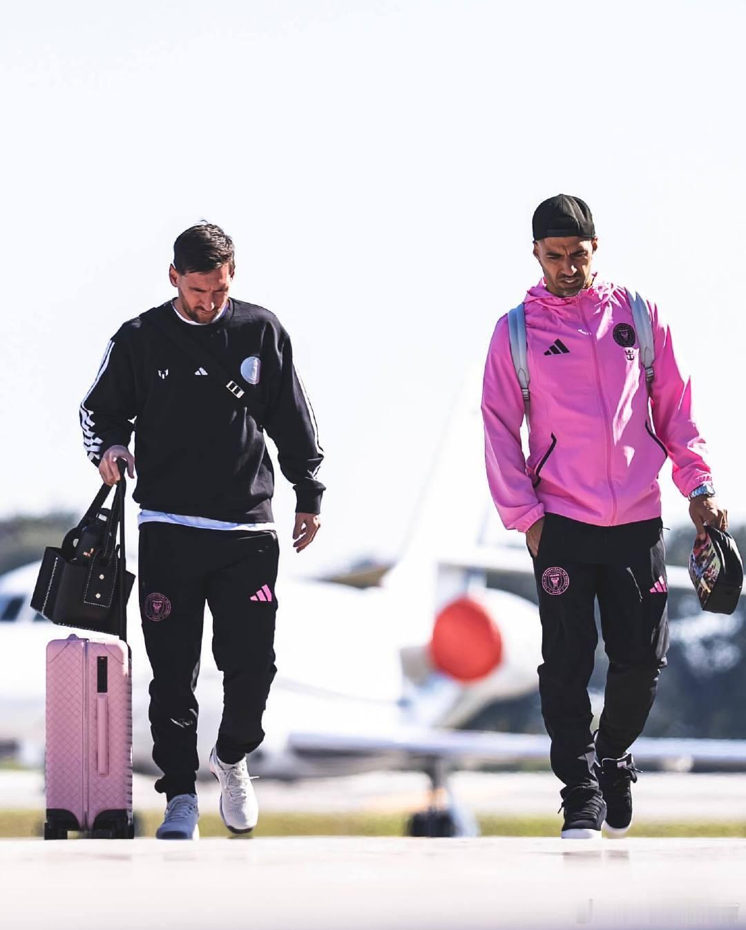 来了来了！定好闹钟，明早8点看🐐迈阿密国际vs瓜亚基尔巴塞罗那