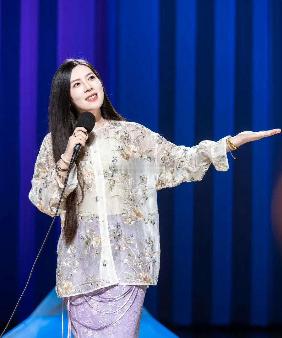 戴军唐香玉一个提供情绪一个提供价值 唐香玉说姓王的全网都知道，戴军主打一个我知道