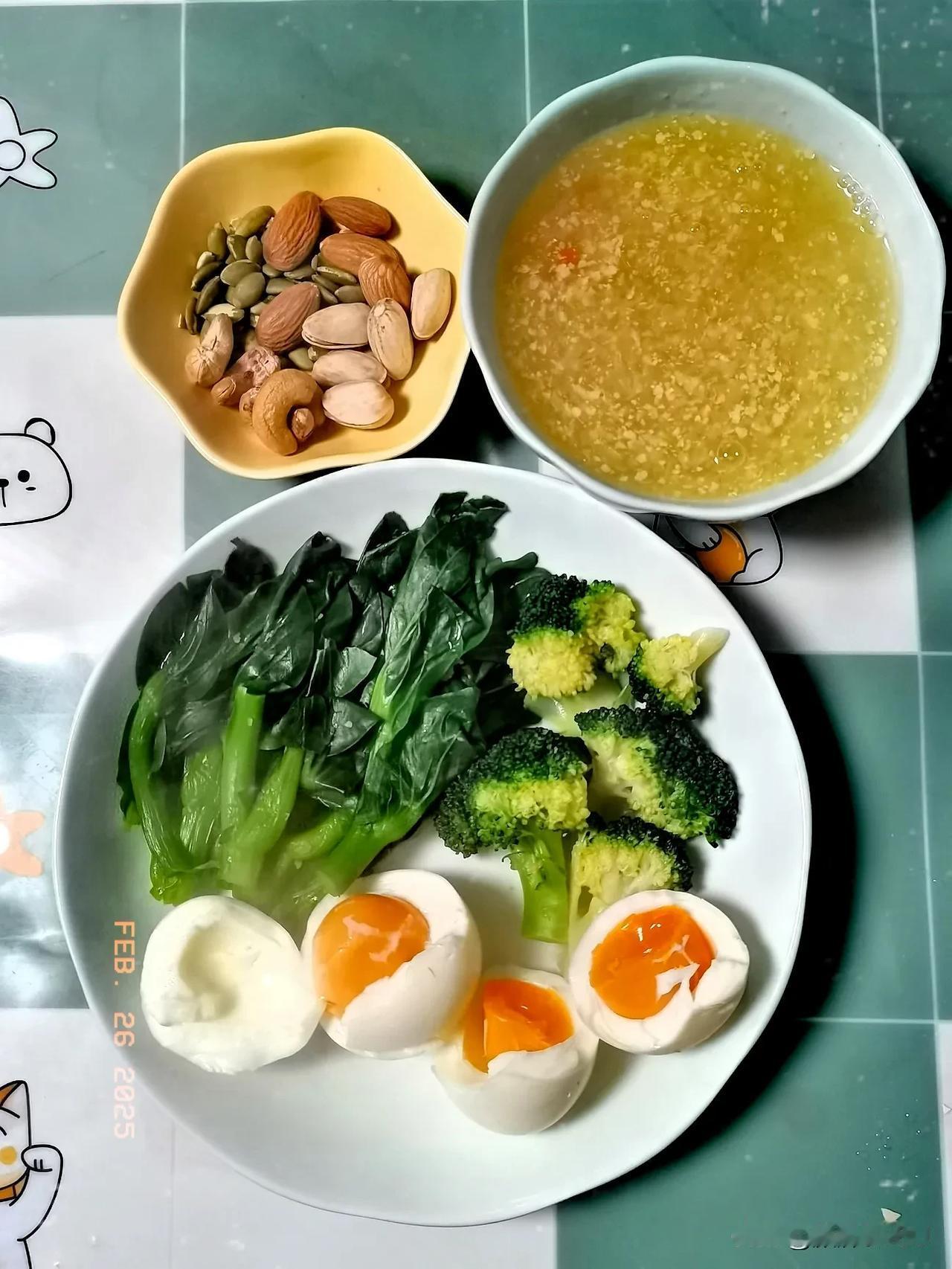 春风送暖之中年女性减脂早餐日记
主食：小麦胚芽
蛋白质：鸡蛋
蔬菜坚果：西兰花、