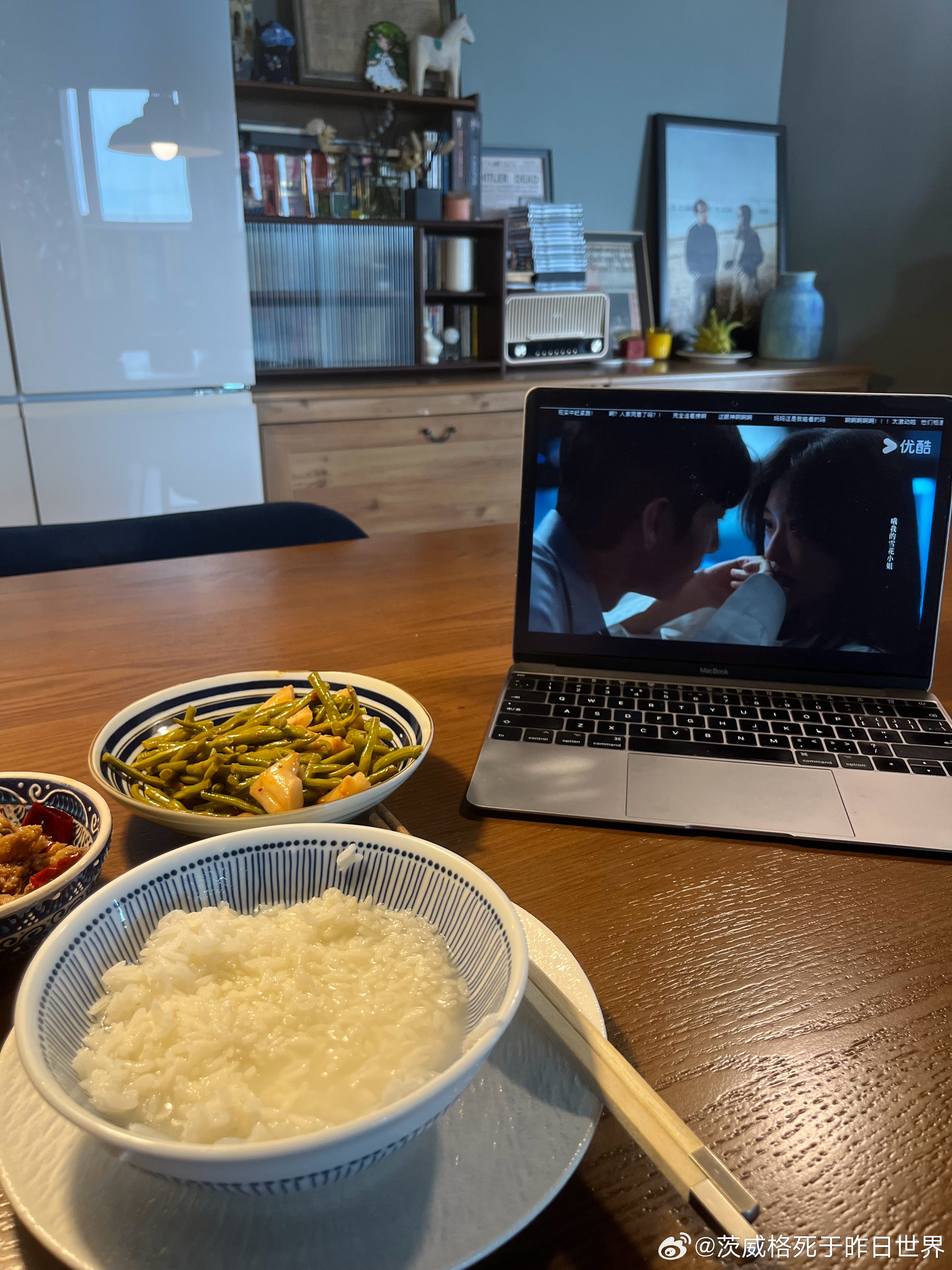 追了两天早春，我跟朋友说井柏然看着还是不霸总，想看我们此沙，她说不行，此沙看着像