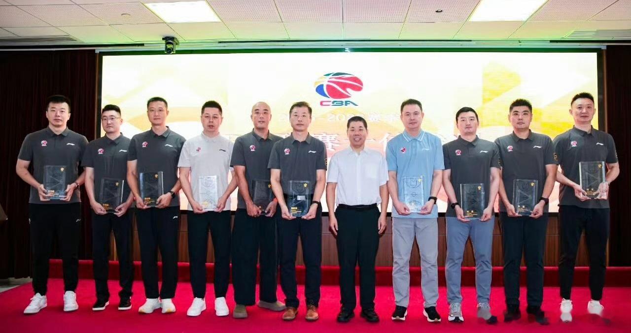 CBA十佳裁判名单出炉，球迷争议不断，这份名单是谁评选的？2025-2026赛季